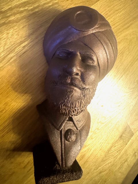 INDIA - MILITARY - Vintage Sikh Military Bust cast from mixed bronze material. A rare detailed - Image 3 of 4