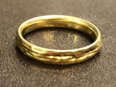 9ct Gold ring Weight 1.2g Size S.5