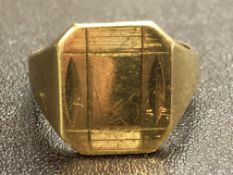 9ct Gold signet ring Weight 6.5g Size U