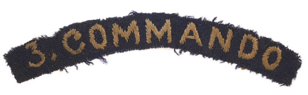 3. COMMANDO WW2 cloth shoulder title badge c. 1942. Good cream sans ...