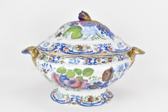 An early 19th century tureen and stand, circa 1820, transfer-printed in underglaze blue and - Image 7 of 12