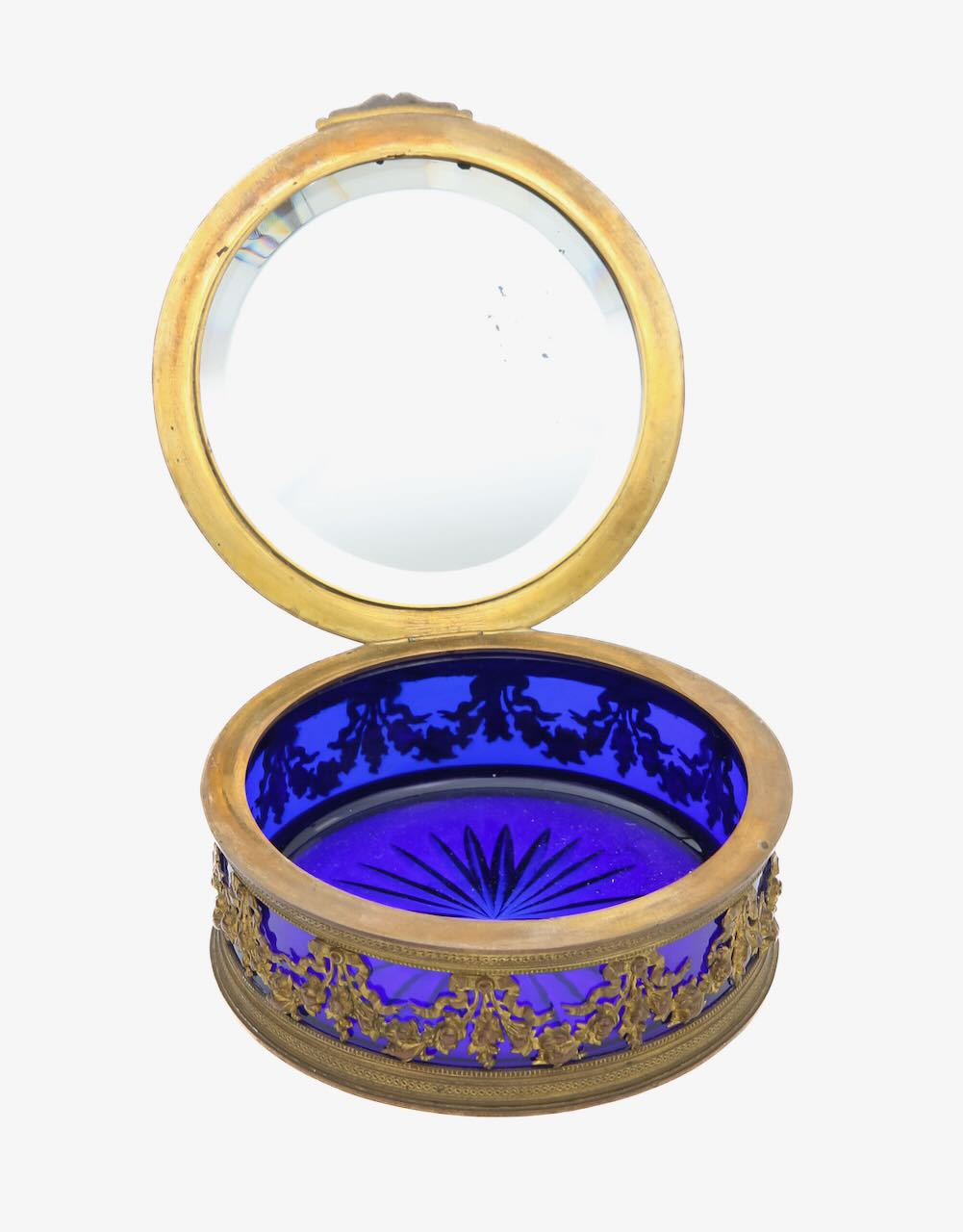 A French gilt-metal and blue glass powder bowl - Image 3 of 3