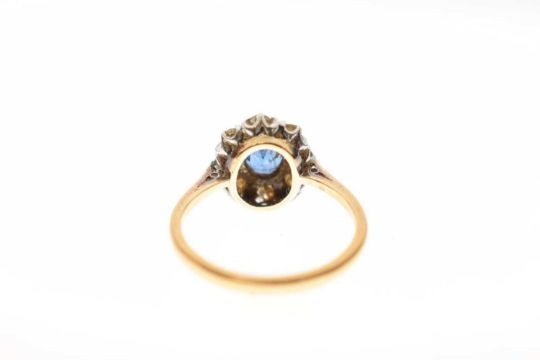 Sapphire and diamond cluster ring - Image 3 of 5