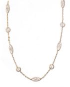 Collier en or jaune orné de petits médaillons