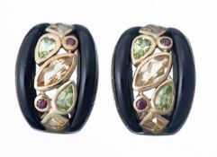 Boucles d'oreille en or jaune ornée d'onyx