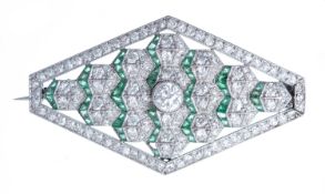 Broche de style Art déco en forme de losange en or blanc