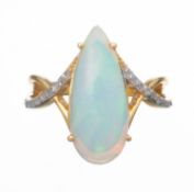 Bague en argent vermeil ornée d'une opale goutte