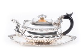 Théière bernoise en argent avec son plateau, par l'orfèvre Georg Adam Rehfues (1784-1858)