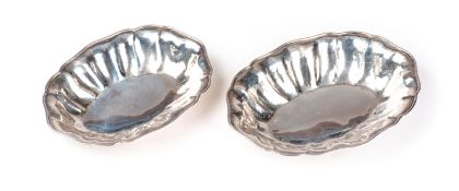 Ensemble de deux plats de présentation creux en argent