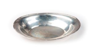 Plat de présentation creux en argent, modèle rubans croisés