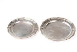 Paire de plats ronds en argent