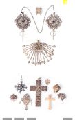 Ensemble de pendentifs et broches en alliage de métal argenté