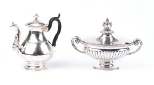 Travail bernois - Argenterie pour le thé par l'orfèvre Georg Adam Rehfues (1784-1858)