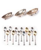 Coupelles et cuillères en argent