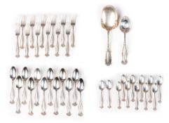 Partie de service en argent sterling de style baroque