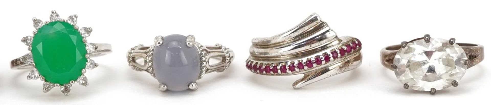 Seven silver rings set with semi precious stones including emerald, ruby and amethyst, various - Bild 3 aus 4