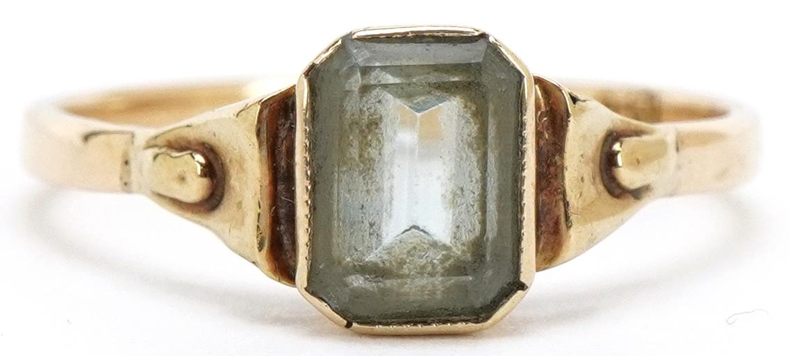 An Art Deco 9ct gold and aquamarine ring, size U, 2.2g.