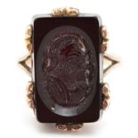 A 9ct gold black onyx intaglio seal ring carved with a the head of a Roman warrior, size M/N, 5.3g.