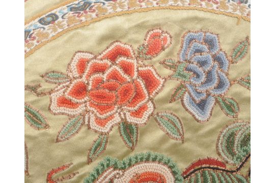 VINTAGE 20TH CENTURY CHINESE EMBROIDERED SILK TAPESTRY - Bild 5 aus 6