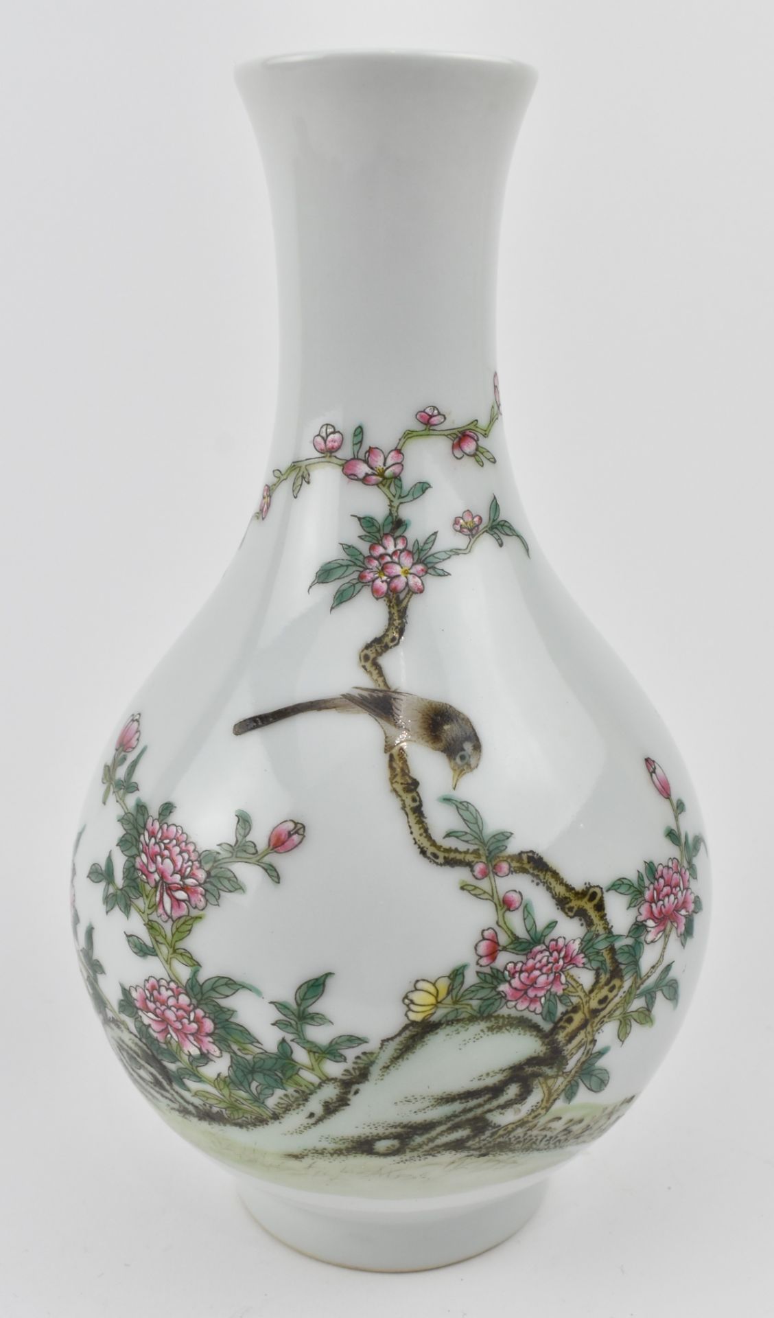 QING QIANLONG MARK FAMILLE ROSE YUHUCHUN PORCELAIN VASE 清乾隆款粉彩锦上添花玉壶春瓶 - Bild 2 aus 6