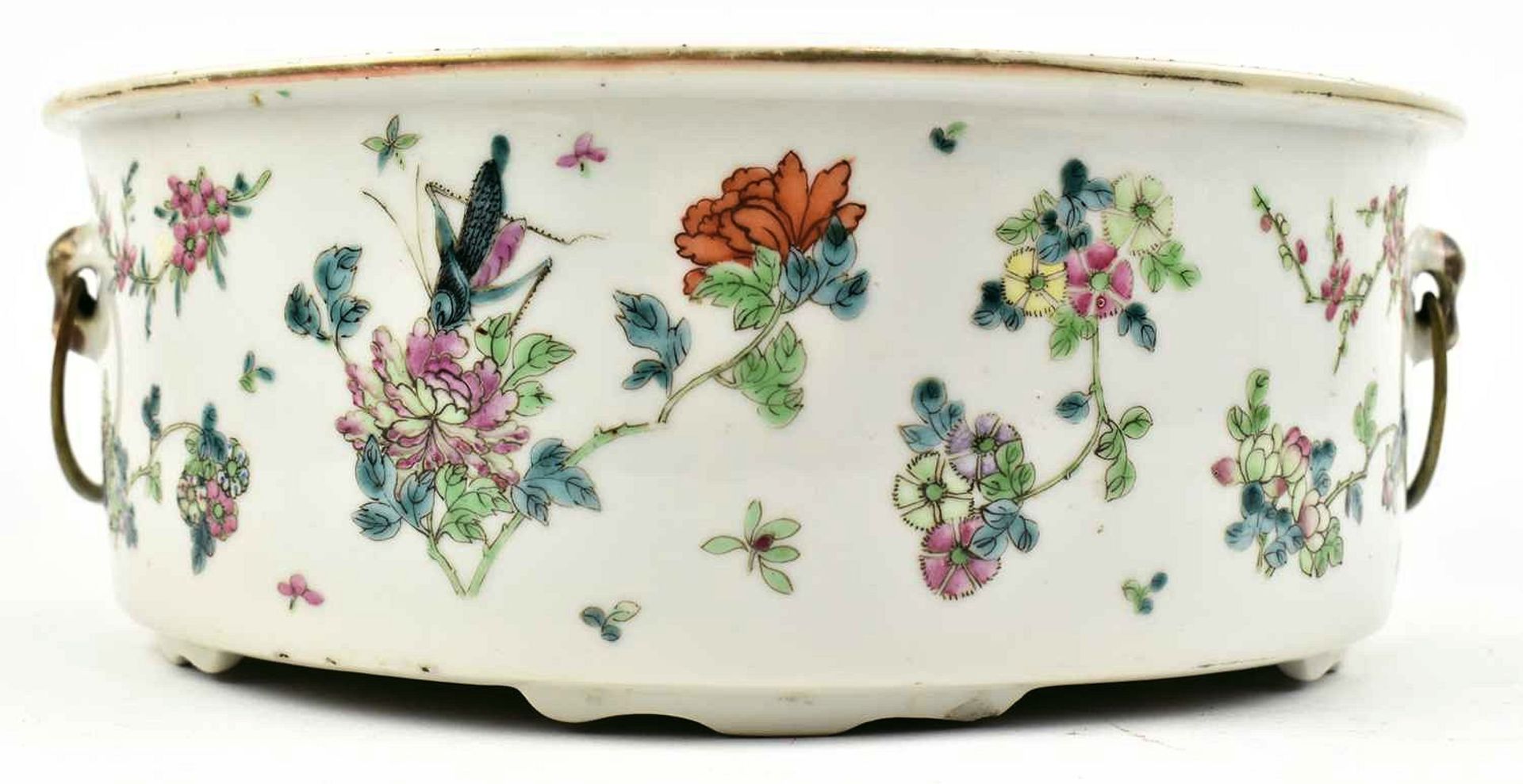 LARGE QING DYNASTY POLYCHROME ENAMELLED TWIN HANDLED DISH 清 珐琅彩花卉盘