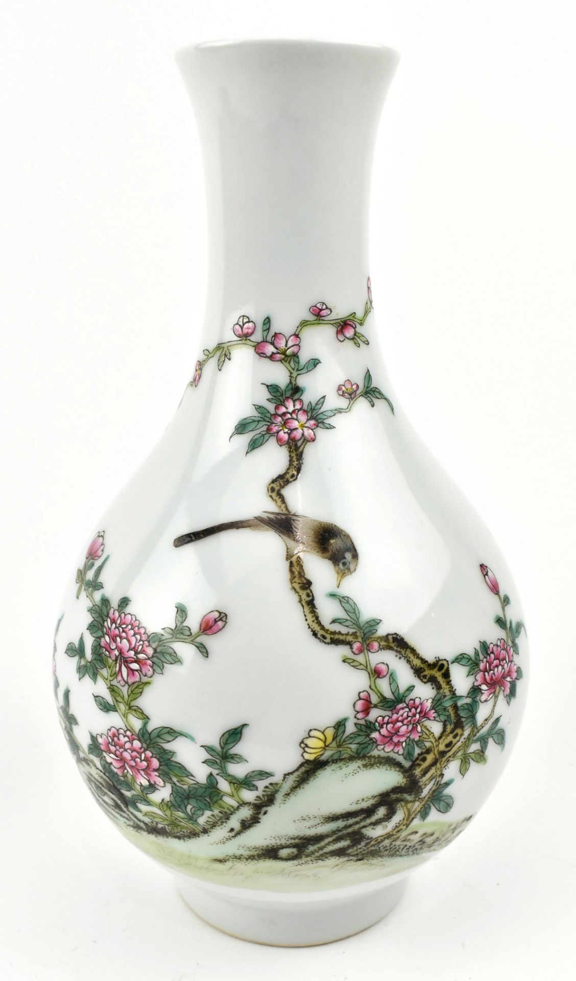 QING QIANLONG MARK FAMILLE ROSE YUHUCHUN PORCELAIN VASE 清乾隆款粉彩锦上添花玉壶春瓶