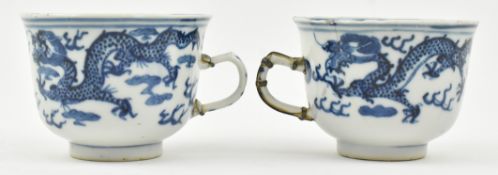PAIR OF QING DYNASTY BLUE AND WHITE CUPS 清 青花龙纹杯