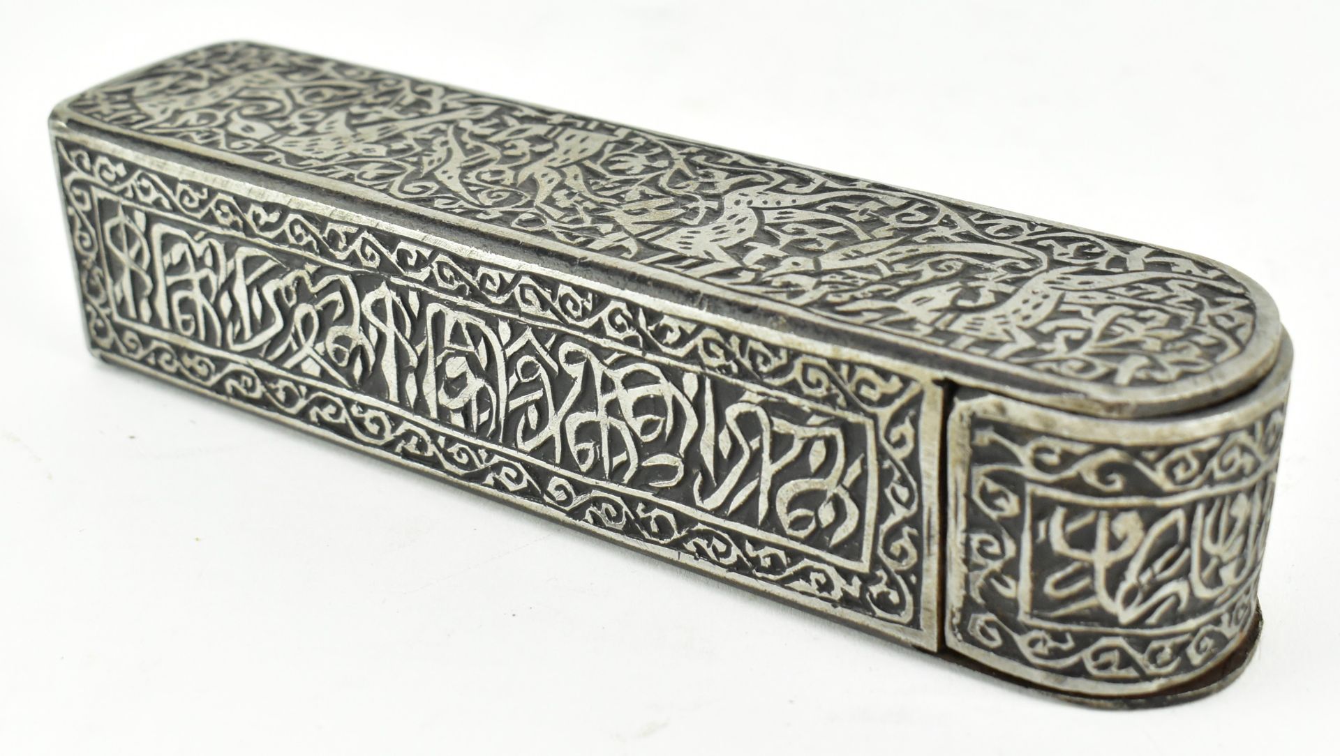 A 19TH CENTURY PERISIAN SCROLL HOLDER AND A PEN BOX 十九世纪波斯筒盒和笔盒 - Image 7 of 10