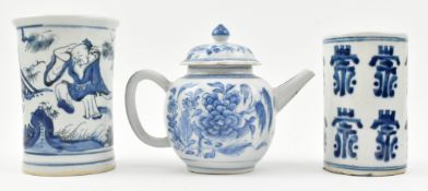 GROUP OF THREE EARLY 20TH CENTURY BLUE AND WHITE CERAMIC PIECES