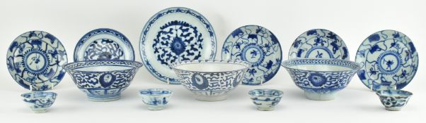 COLLECTION OF BLUE AND WHITE CERAMICS 清 青花碗 碟子和酒杯