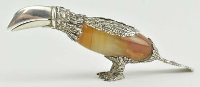 A 20TH CENTURY TOUCAN WITH SILVER AND AGATE