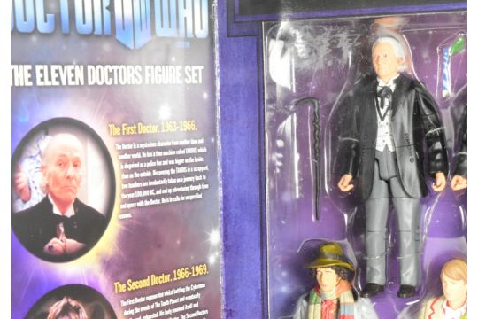 DOCTOR WHO - CHARACTER OPTIONS - SIGNED ELEVEN DOCTOR FIGURE SET - Bild 7 aus 12