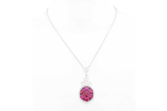 18CT WHITE GOLD RUBY & DIAMOND PENDANT NECKLACE - Image 6 of 6