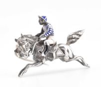 VICTORIAN JOCKEY & HORSE BROOCH PIN.