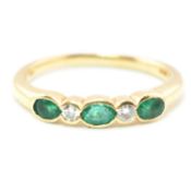 HALLMARKED 18CT GOLD EMERALD & DIAMOND FIVE STONE RING