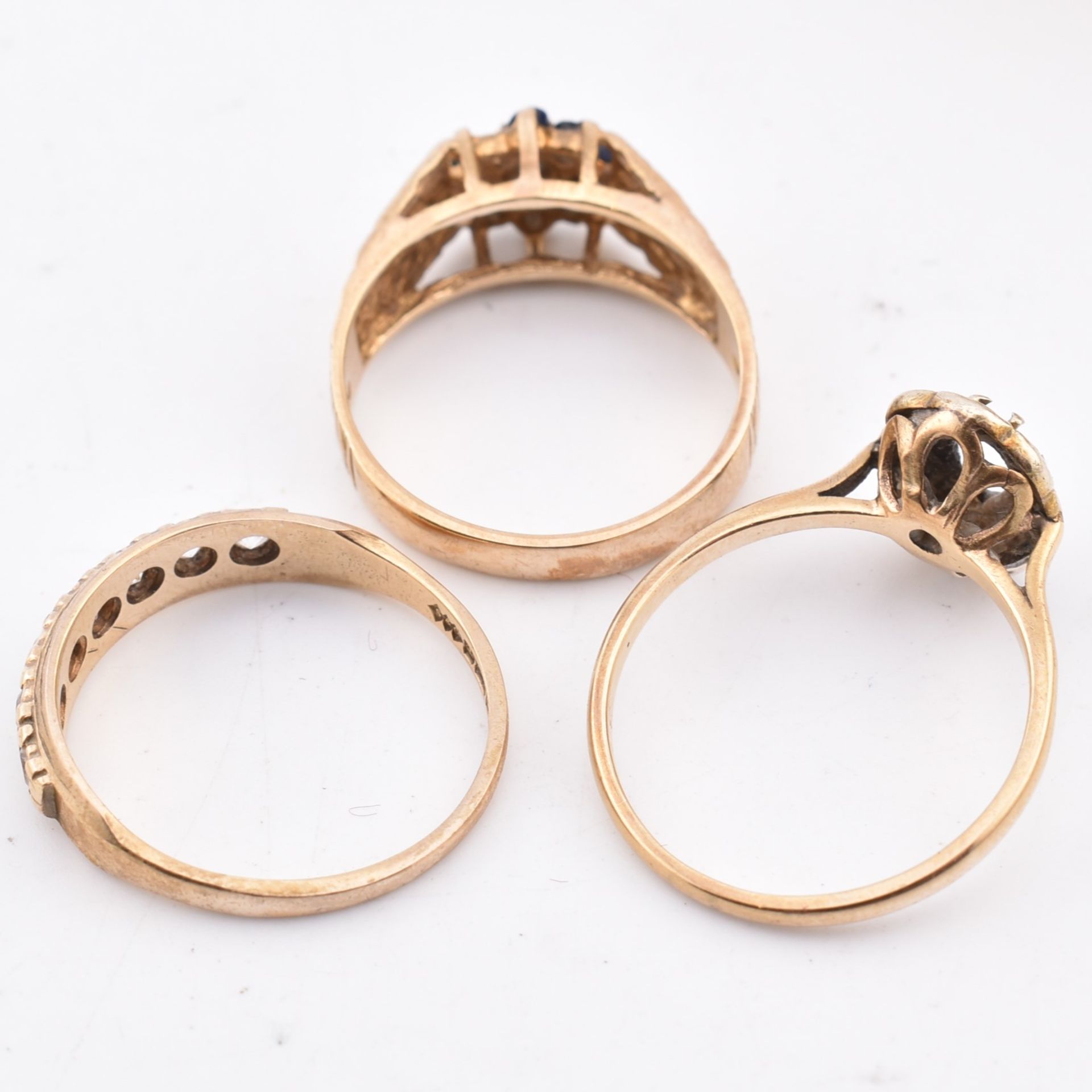 THREE HALLMARKED 9CT GOLD & GEM SET RINGS AF - Bild 5 aus 5