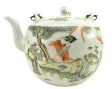 QING TONGZHI FAMILLE ROSE 'FIGURINE' TEAPOT 清 同治 粉彩八仙祝寿茶壶
