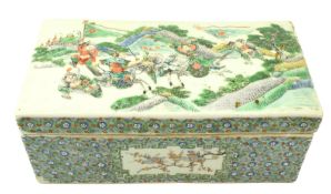 QING XIANFENG FAMILLE VERTE PEN BOX 清 咸丰五彩人物笔盒