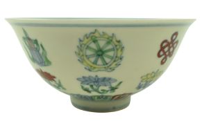 CHINESE DOUCAI 'EIGHT BUDDHIST EMBLEMS' PORCELAIN BOWL 鬥彩蓮托八吉祥紋盌
