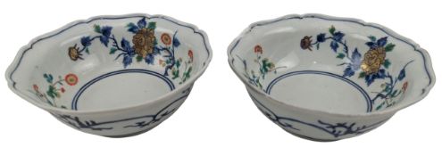 PAIR OF 19TH CENTURY JAPANESE MEIJI IMARI BOWLS 19世纪日本伊万里碗一对