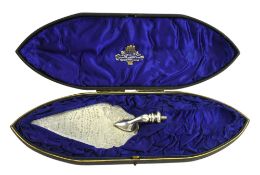 CASED EDWARD VII HALLMARKED SILVER CASED TROWEL BLADE