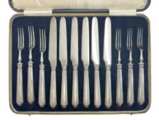 GEORGE V CASED SET OF SILVER HANDLED FRUIT CUTLERY
