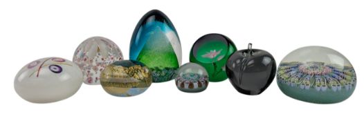 MIXED COLLECTION OF NINE GLASS PAPERWEIGHTS