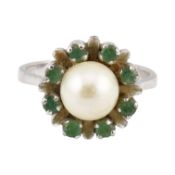 14CT WHITE GOLD PEARL & EMERAL HALO RING