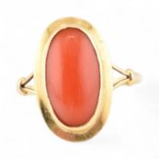 ITALIAN 18CT GOLD & CORAL CABOCHON RING