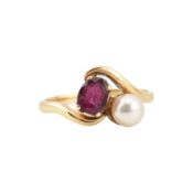 9CT GOLD, PEARL & GARNET RING