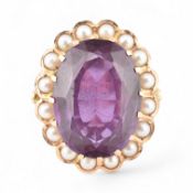 GOLD SYNTHETIC COLOUR CHANGE SAPPHIRE & PEARL HALO RING