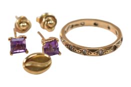 ASSORTMENT OF JEWELLERY