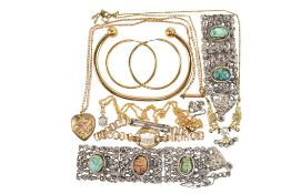 COLLECTION OF ASSORTED JEWELLERY & A WATCH