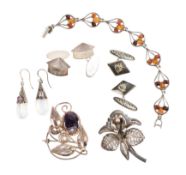 ASSORTMENT OF SILVER JEWELLERY